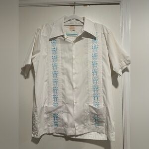 VTG 70s Mens guayabera shirt by Yucateca Blue/ White Embroidery. Pin-tuck detail